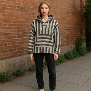 NWT Sisstrevolution Black & White Pullover